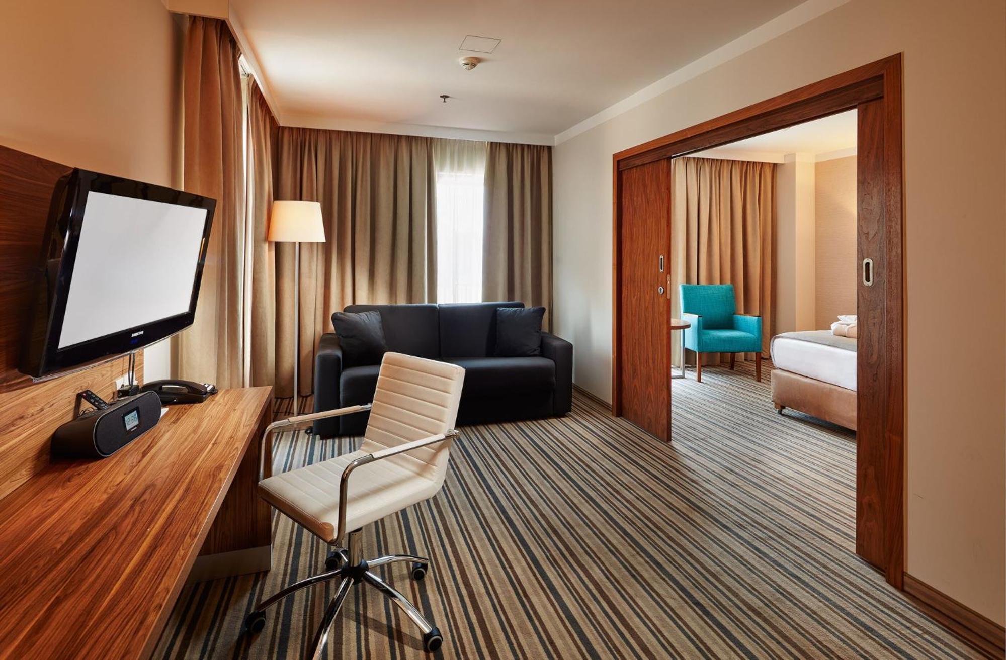 Holiday Inn Lodz By Ihg Bagian luar foto